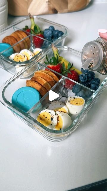 Kellie Atkinson on Instagram: "Prepping some breakfast boxes 🫐🧇 #asmr #breakfast #mealprep #lunchbox #adultlunchable #organized #organizedhome #organizedkitchen" Breakfast Lunchbox Ideas, Childrens Lunchbox Ideas, Breakfast Food Prep, Breakfast Boxes, Clean Eating Guide, Adult Lunches, Kids Meal, Organizing Tips, Food Fashion