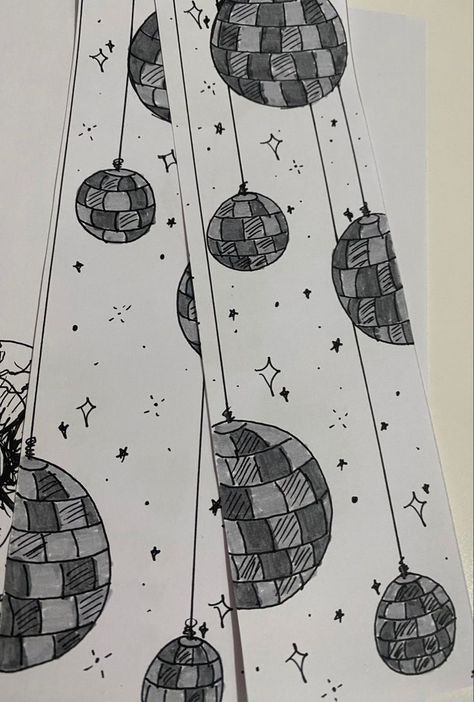 Mirror Ball Drawing Taylor Swift, Diy Bookmark Drawing, Diy Bookmarks Drawing, Bookmarks Inspired By Books, Mirrorball Doodle, Mirrorball Bookmark, Easy Book Marks, Mirror Ball Drawing, Bookmarks Diy Easy