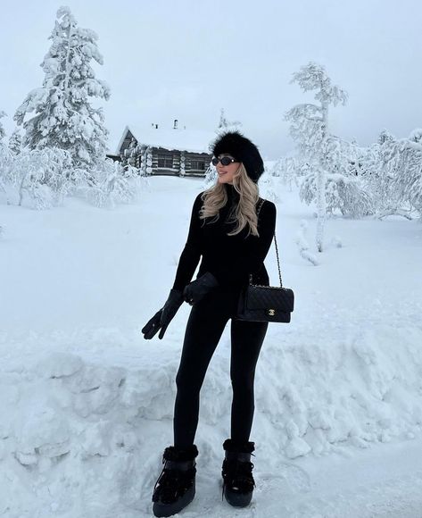 All Black Winter Outfit, Girl In Snow, Freya Killin, Ski Trip Outfit, Apres Ski Outfits, Playlist Music, Party Playlist, Ice Skating Outfit, Winter Travel Outfit