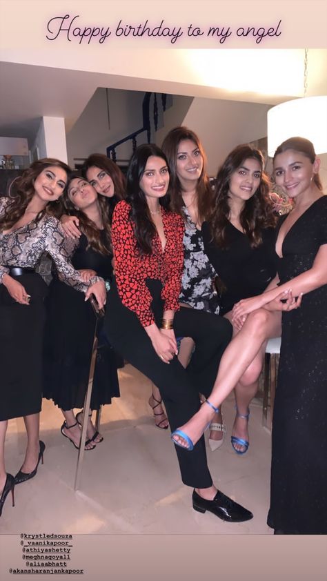 Bff Birthday Party, Akansha Ranjan Kapoor, Birthday Party With Friends, Vaani Kapoor, Purple Short Dress, Athiya Shetty, Aishwarya Rai Photo, Bollywood Memes, Celebrity Casual Outfits