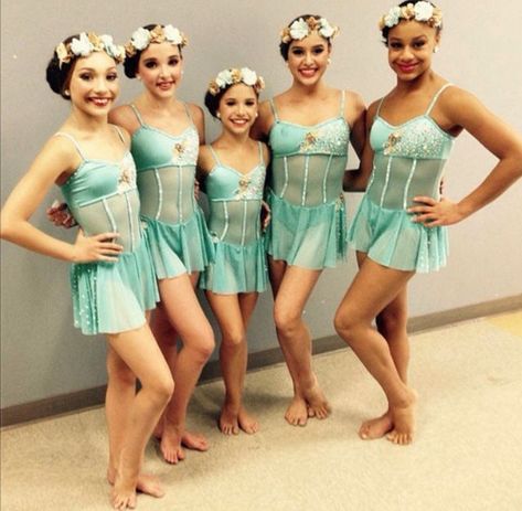 New group dance Dance Moms Kendall, Dance Moms Pics, Dance Moms Outfits, Dance Moms Group Dances, Dance Moms Chloe, Kenzie And Maddie, Dance Moms Costumes, Dance Moms Facts, Abby Lee Dance Company