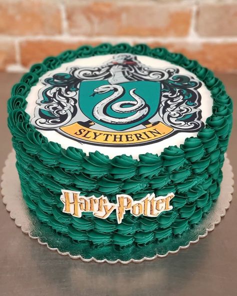 Slytherin Cake, Harry Potter Sweets, Harry Potter Theme Birthday, Harry Potter Birthday Cake, Cumpleaños Harry Potter, Harry Potter Accessories, Harry Potter Bday, Harry Birthday, Dobby Harry Potter