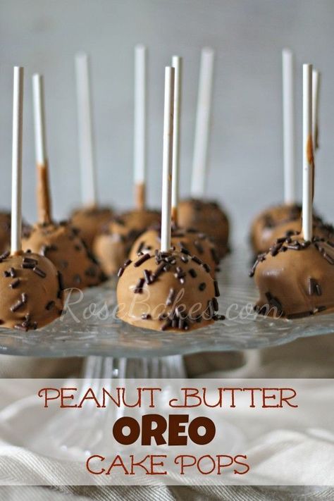 No Bake Peanut Butter Oreo Cake Pops Oreo Cake Balls, Perfect Cake Pops, Oreo Cake Pops, Cake Pop Recipes, Wilton Candy Melts, Peanut Butter Oreo, No Bake Peanut Butter, Christmas Cake Pops, Cake Pop Ideas