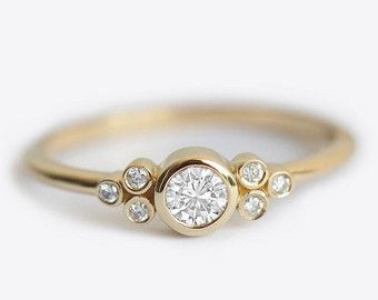 Classic Diamond Ring, Jewelry By Brand, Ring Inspo, Minimalist Jewellery, Ring Cluster, Diamond Cluster Engagement Ring, Simulated Diamond Rings, Aquamarine Engagement Ring, Jewellery Inspiration