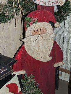 #My Spare Time Designs - Primitive Santa with lighted tree. Primitive Santa Patterns, Country Patterns, Christmas Primitive Crafts, Primitive Wood Crafts, Primitive Santa, Santa Crafts, Santa Patterns, Prim Christmas, Wooden Santa