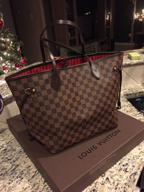 Louis Vuitton Neverfull in Damier. ❤️❤️❤️ Lv Bag Neverfull, Louis Vuitton Neverfull Aesthetic, Louis Vuitton Big Bag, Never Full Louis Vuitton, Louis Vuitton Gm Neverfull, Lv Tote Bag, Louis Vuitton Neverfull Outfit, Louis Vuitton Shopper, Louie Bag