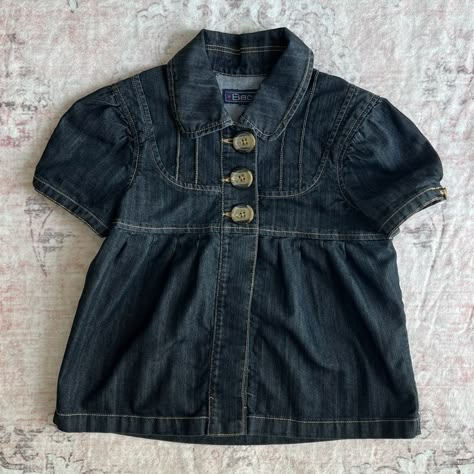 Boatneck Top Outfit, Denim 2 Piece Outfit, Denim Button Up Shirt Outfit, Factory Clothes, Button Up Outfits, Jean Blouse, Dutch Fashion, Baby Doll Top, Creative Clothes