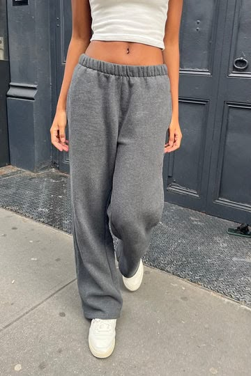 Brandy Sweatpants Outfit, Anastasia Sweatpants, Brandy Sweatpants, Brandy Outfits, Sweatpants Aesthetic, Brandy Fits, Brandy Melville Sweatpants, Rosa Sweatpants, Brandy Melville Outfits