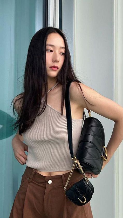 Gabine Saddle Bag, Krystal Jung Fashion, Girls Generation Jessica, Snsd Fashion, Jessica & Krystal, Style Inspiration Classic, Thai Fashion, Very Good Girls, Street Style Bags