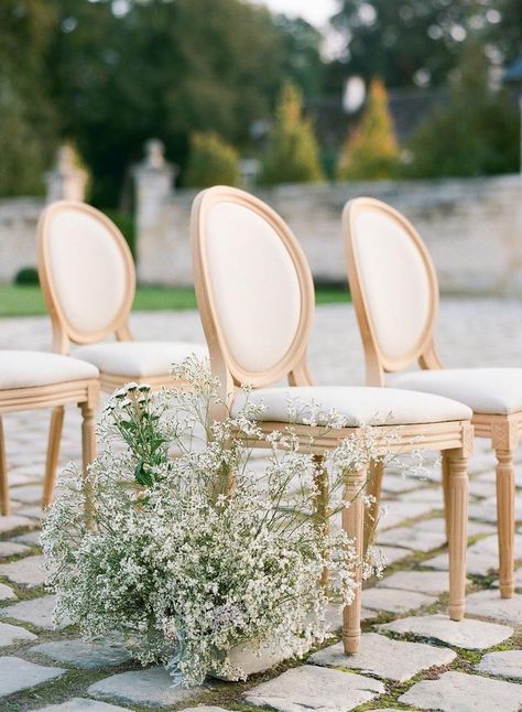 Wedding Ceremony Furniture, Reception Chairs Wedding, Louis Chairs Wedding, Outdoor Aisle Runner, French Wedding Aesthetic, French Chic Wedding, Wedding Venue Chairs, Chair Decoration Ideas, Outdoor Aisle