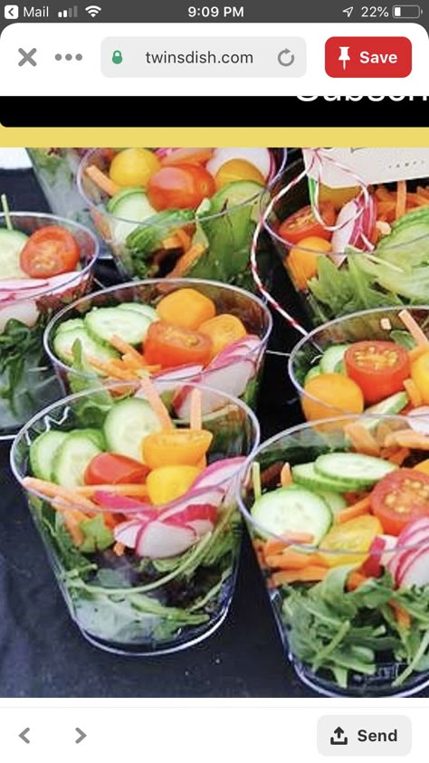 Salad Cups, Food Combos, Veggie Cups, Bizarre Foods, Party Food Buffet, Reception Food, Charcuterie Inspiration, Charcuterie Recipes, Bridal Shower Food