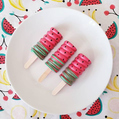 Cakesicle Filling Ideas, Summer Themed Cake Pops, Watermelon Cakesicles, Summer Cakesicles, Summer Cakepops, Cake Sickles, Watermelon Treats, Gone Fishing Cake, Dipped Pretzels