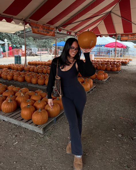 let’s go to a pumpkin patch & paint them >>> Pumpkin Patch Black Women, Pumpkin Patch Outfit Black Women, Outfit Black Women, Patch Outfit, Pumpkin Patch Outfit, Lets Go, A Pumpkin, Pumpkin Patch, Black Women