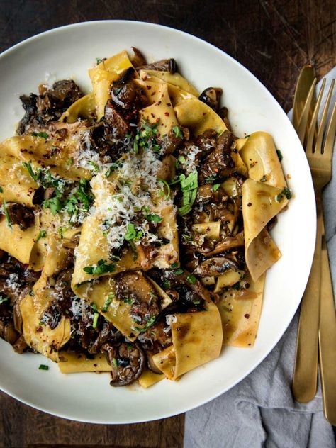 Pappardelle with Mixed Mushroom Ragú – Linda Ravioli Mushroom Sage Pasta, Sage Recipes Fresh, Pappardelle Recipes, Sage Mushroom, Heart Kitchen, Mushroom Ragu, Sage Recipes, Yummy Pasta, Pappardelle Pasta