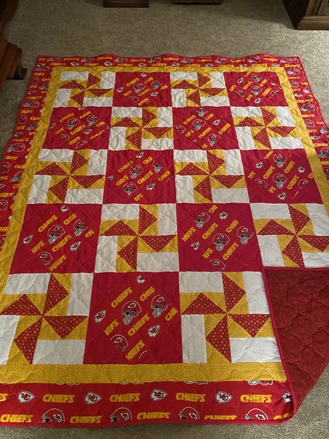 Kc Chiefs Quilt Pattern, Sports Themed Quilt Patterns, Kansas City Chiefs Quilt Ideas, Kansas City Chiefs Diy Ideas, Kansas City Chiefs Quilt Patterns, Sports Team Quilts Patterns Ideas, Sports Quilt Patterns, Basketball Quilt Ideas, Sports Quilts Patterns Ideas