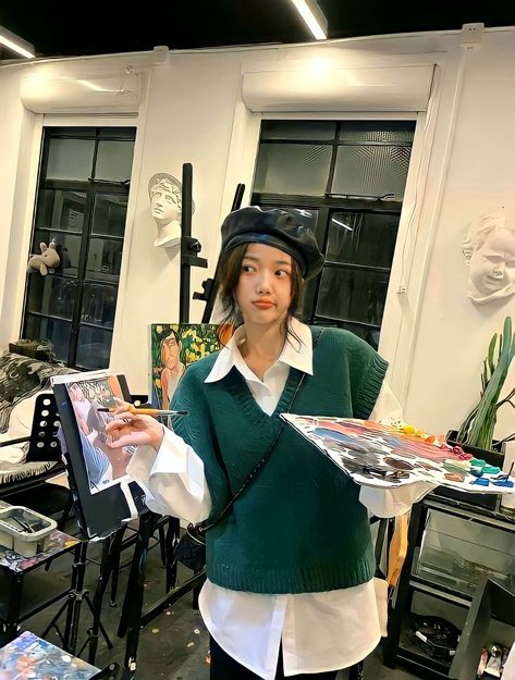 Painter Style Outfit, Painters Outfit Artists, Painter Outfit Aesthetic, Artist Outfit Style, Painter Outfit, Artsy Outfit, Creative Shot, Artist Outfit, Casual Day Outfits