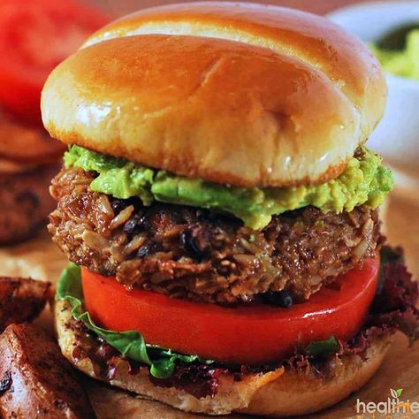 The Ultimate Vegan Oatmeal Burger (Makeover) Plant Based Burgers, Vegan Oatmeal, Vegetarian Burger, Vegan Burger, Vegan Main Dishes, Vegan Burgers, Vegan Sandwich, Veggie Burger, Vegan Cooking