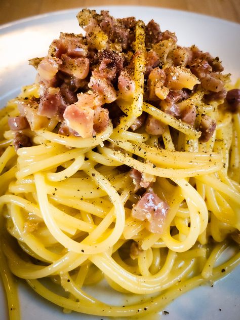 Carbonara Authentic, Traditional Italian Food Recipes, Carbonara Recipe Authentic, Authentic Italian Spaghetti, Classic Carbonara Recipe, Timballo Recipe, Italian Carbonara, Authentic Spaghetti, Classic Carbonara