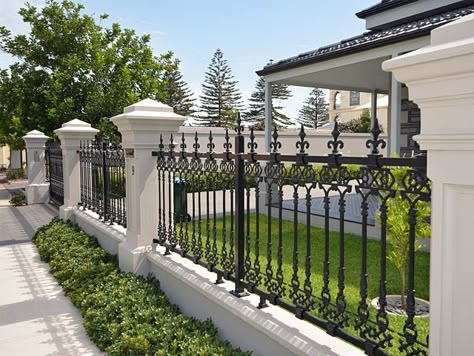 Fenced In House, Front Yard Wall Fence, House Fencing Ideas, Wall Fence Design Modern, Front House Fence Ideas, Pretty Fences, Fenced House, Fence Design Modern, Luxury Fence