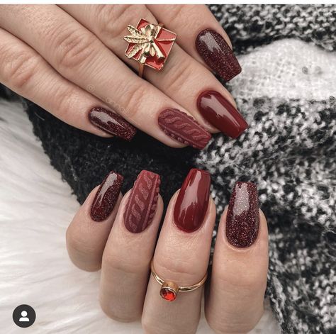 Burgundy Christmas Nails, Country Acrylic Nails, Christmas Nails Winter, Christmas Sweater Nails, Disneyland Nails, Christmas Nails 2023, Burgundy Christmas, Sns Nails Colors, Hot Nail Designs