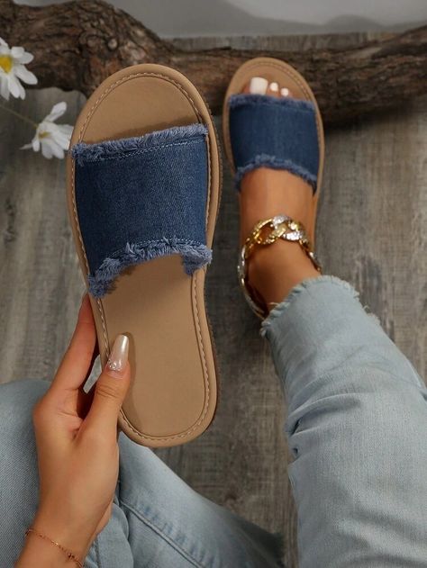 Denim Slippers, Casual Shoes Women Sneakers, Fancy Sandals, Shoe Makeover, Women Slippers Fashion, Diy Sandals, Workout Beginner, Pretty Sandals, Trending Womens Shoes