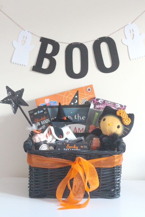 make a toddler halloween basket Halloween Care Packages, Halloween Gift Baskets, Halloween Basket, Kids Gift Baskets, Halloween Baskets, Boo Basket, Adornos Halloween, Spooky Gifts, Toddler Halloween