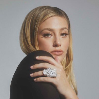 Riverdale Cast, Betty Cooper, Kate Upton, Lili Reinhart, Famous Women, Woman Crush, Nicki Minaj, Wedding Nails, Riverdale