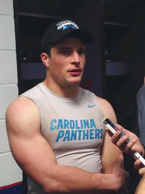 I just cannot. I need him. I love him. he is everything to me. Luke Kuechly, Panther Nation, Carolina Panthers Football, Cute Football Players, Panthers Football, The Other Guys, Muscle Shirts, Men's Muscle, Carolina Panthers