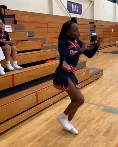 Stomp And Shake Cheers, Cheer Moves, Cheerleading Videos, Pep Squad, Cheer Dance Routines, Cheer Routines, Cheerleading Cheers, Basketball Cheers, Dance Coach