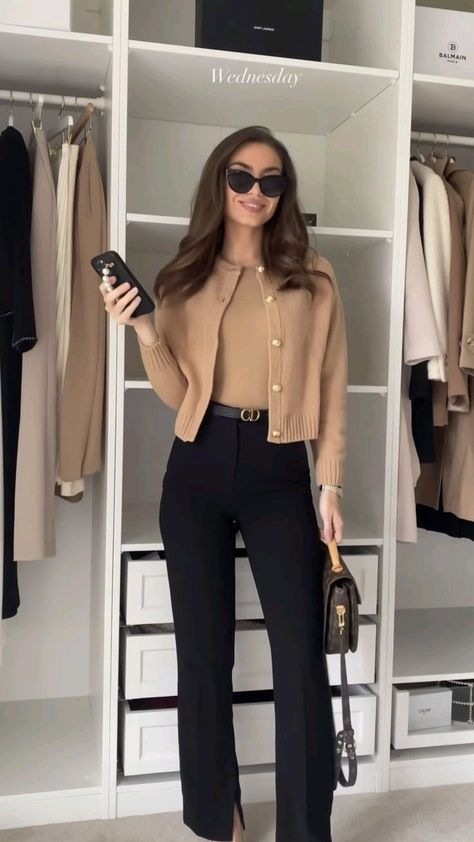 Celana Khaki, Casual Work Outfits Women, Business Outfits Women, Stylish Work Attire, Office Outfits Women, Corporate Outfits, Business Casual Outfits For Work, Professional Wear, Casual Day Outfits