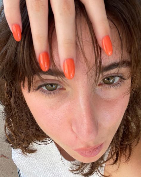 Orange Nails Pale Skin, Sns Nails Orange, Nail Aesthetic Summer, Bright September Nails, Orange Nails Bright, Orangish Red Nails, Tangerine Orange Nails, Orange Nail Aesthetic, Aesthetic Orange Nails