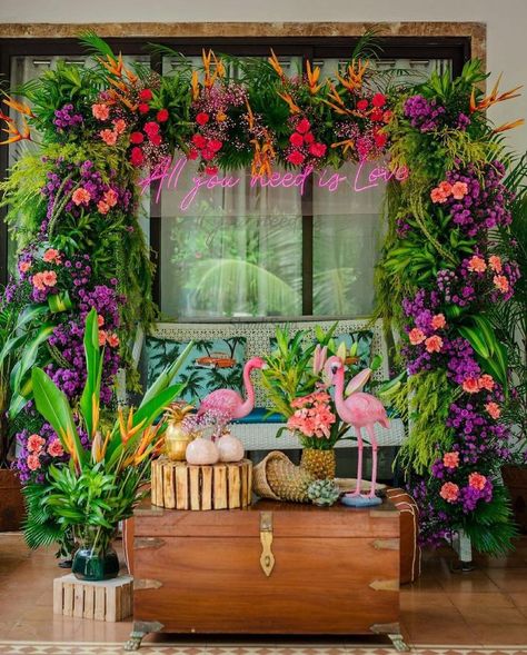 Simple & DIY Decor Ideas for your Mehendi/Haldi function at Home. With Backdrops and Flowers, We have so many Ideas for you.#shaadisaga #indianwedding #mehendidecorideas #mehendidecorideasathome #mehendidecorideassimple #mehendidecorideasoutdoor #mehendidecorideasbackdrops #mehendidecorideasdiy #mehendidecorideasathometerrace #mehendidecorideasathomesimplediy #mehendidecorideassatgedecorations #mehendidecorideasbackdropphotobooths Boho Haldi Decor, Boho Mehendi Decor, Mehandi Decor, Rangoli Decoration, Baat Pakki, Mehendi Function, Mehendi Decor Ideas, Mehendi Decor, Haldi Function