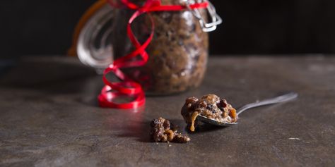 Christmas Mincemeat Recipe - Great British Chefs Edible Christmas Gift Ideas, Christmas Mincemeat, Mincemeat Recipes, Mincemeat Recipe, Diet Cake, Edible Christmas Gifts, Minced Meat Recipe, Christmas Gift Inspiration, Homemade Goodies