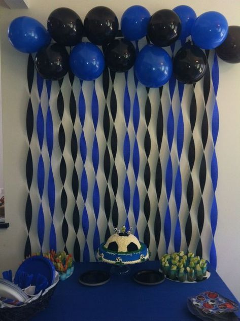 Decoración con cortinas de papel crepé - Dale Detalles Cheap Birthday Decorations, Streamer Party Decorations, Black Party Decorations, Trendy Party Decor, Baby Shower Photo Booth, Graduation Party Themes, Simple Birthday Decorations, Birthday Themes For Boys, Metallic Balloons