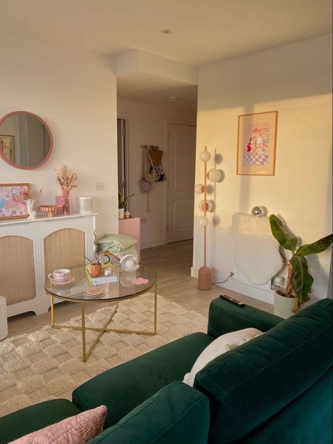 Home Decor Accent Colors, Neutral Pastel Home Decor, Apartment Decor Inspo Colorful, Apartment Inspiration Cozy Colorful, Cute Apartments For Couples, Cozy Living Rooms Pink, Living Room With Bed Ideas, Cute Living Room Aesthetic, Apartment Decorating Pink And Green