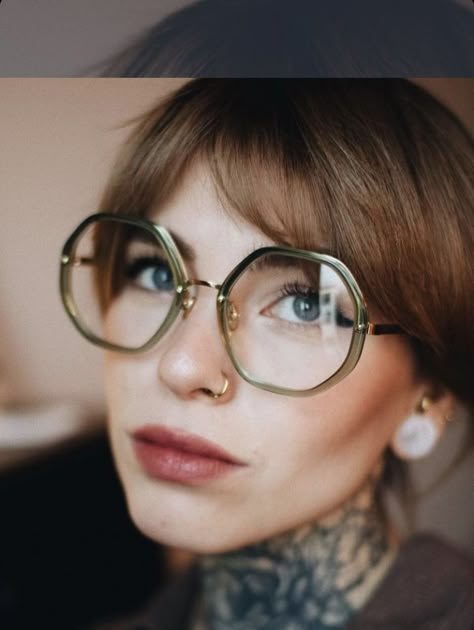 Green Glasses Frames, 60s Glasses, Palace Green, Retro Glasses Frames, Glasses Inspo, Glasses Ideas, Glasses Inspiration, Glasses Trends, Funky Glasses