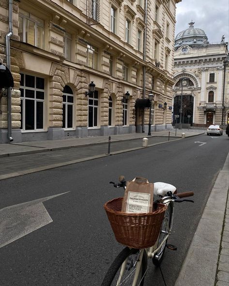 Miss Americana, Vintage Parisian, Paris Dream, Parisian Aesthetic, France Aesthetic, Paris Vibes, Europe Aesthetic, Parisian Lifestyle, Parisian Life