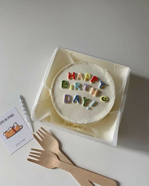 Birthday Cake Bento Aesthetic, Bento Cake For Husband Birthday Funny, Birthday Bento Cake Ideas For Boyfriend, Korean Cake Birthday Boys, Bento Cake Boy, Korean Cake For Boyfriend, Korean Cake Birthday, Korean Birthday Cake Aesthetic, Simple Birthday Cake For Men