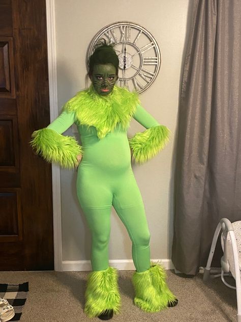 Maternity Grinch Costume The Grinch Outfit, Diy The Grinch Costume, The Grinch Cosplay, Womens Grinch Costume, Diy Grinch Costume Women, Grinch Characters Costumes, Pregnant Grinch Costume, Grinch And Max Costume, Pregnant Grinch