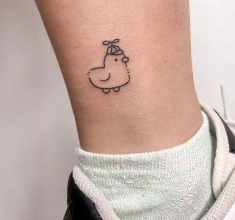 Made In Vietnam Tattoo, Lucky Duck Tattoo, Minimal Duck Tattoo, Cartoon Duck Tattoo, Small Funny Tattoo Ideas, Simple Funny Tattoos, Simple Duck Tattoo, Funny Animal Tattoos, Little Duck Tattoo