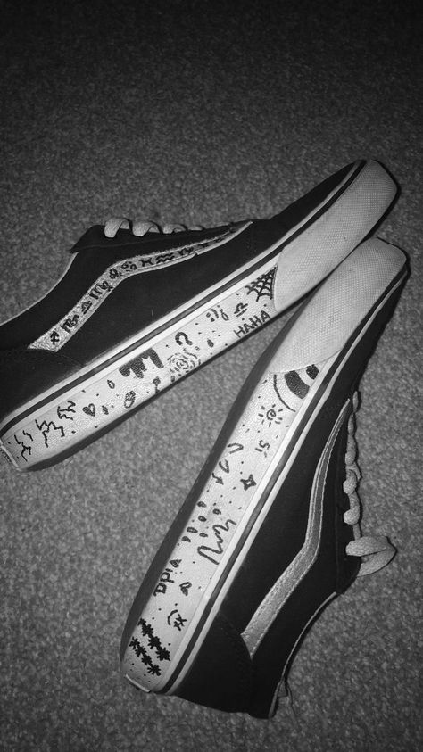 Doodle Shoes, Sharpie Shoes, Grunge Shoes, Sneakers Drawing, Painted Shoes Diy, Custom Shoes Diy, Shoes Drawing, Aesthetic Shoes, Swag Shoes