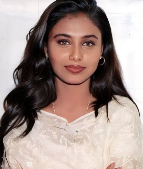 Mahira Khan Makeup, Berry Lipstick Makeup Look, Rani Mukerji 90s, Berry Lipstick Makeup, Indian Baddie, Rani Mukherji, Bollywood Makeup, 90s Bollywood Aesthetic, Pretty Nose