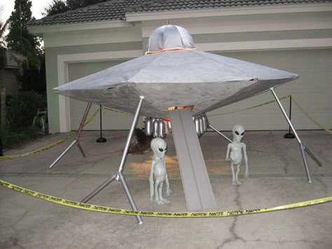 Area 51 Party, Alien Party, Alien Halloween, The Aliens, Halloween Tattoo, Alien Invasion, Aliens And Ufos, Halloween Outdoor, Space Party