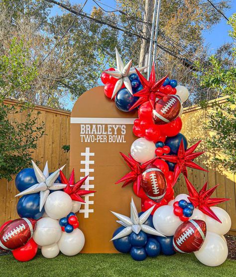 Twin Birthday Themes, Football Wife, Football Balloons, Balloon Designs, Birthday Goals, Twins Birthday, Football Tailgate, Balloon Arches, Balloon Ideas