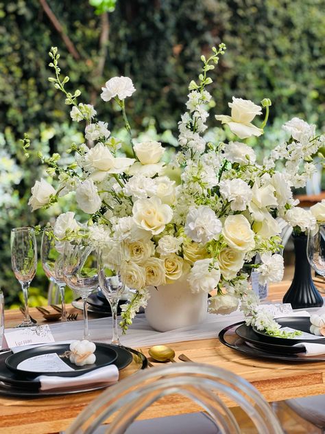 Monochrome Floral Arrangement, Black Pearl Lisianthus, Black And White Decor, White Decor, Flower Arrangements, Black And White, White, Flowers