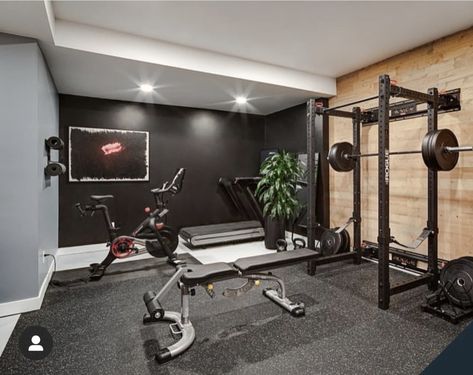 Bonus Room Gym Ideas, Modern Basement Gym, Black Garage Gym, Small Gym Design, Half Garage Gym Ideas, Black Home Gym, Shed Gym Ideas, Home Exercise Room, Basement Gyms