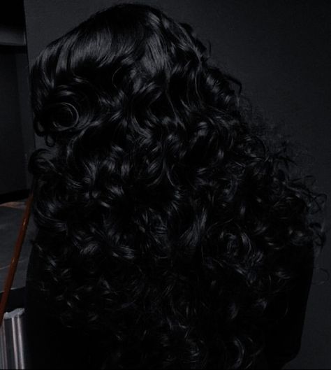 Black Wavy Hair Aesthetic, Dark Feminine Hair, Fem Makeup, Wavy Hair Aesthetic, Curly Black Hair, Black Wavy Hair, Black Hair Aesthetic, Black Curly, Hair Aesthetic