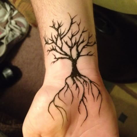 Henna tree Tree Mehndi Designs, Henna Tree Designs, Tree Henna Designs, Spooky Henna Designs, Nordic Henna Designs, Henna Designs Masculine, Mushroom Henna Designs, Gothic Henna Designs, Spooky Henna