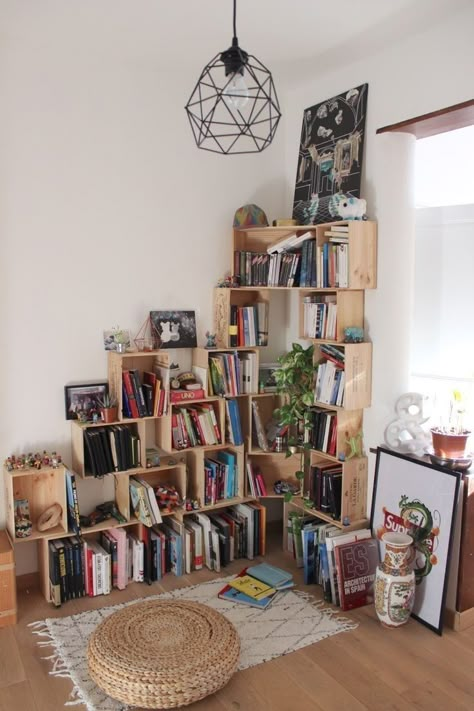 Plants Display, Ikea Bookshelves, Deco Vintage, Wine Box, Room Inspiration Bedroom, Book Shelf, Room Aesthetic, Dream Room, New Room