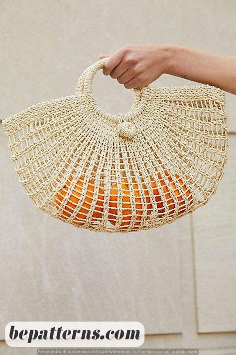 5 Free, Easy Crochet Bag Patterns for a Spring Outfit Crochet Moon, Bohemian Purse, Crochet Free Patterns, Free Crochet Bag, Crochet Bag Pattern Free, Straw Basket, Backpack Pattern, Crochet Fall, Crochet Bags Purses